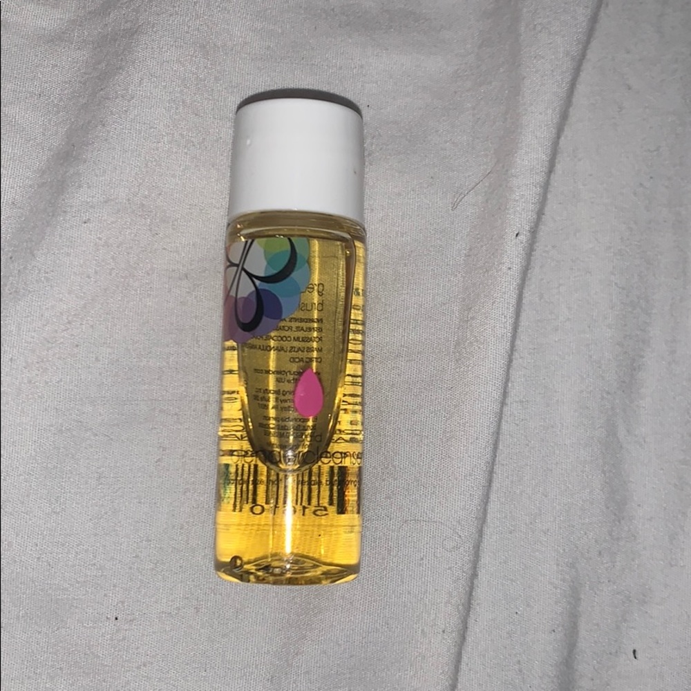 Makeup Blender Cleaner